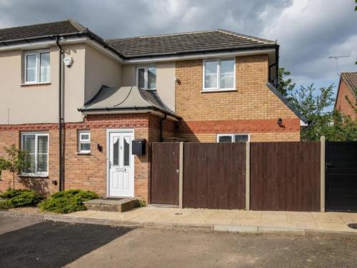 ceylzdgfliloyyntjnqc_6