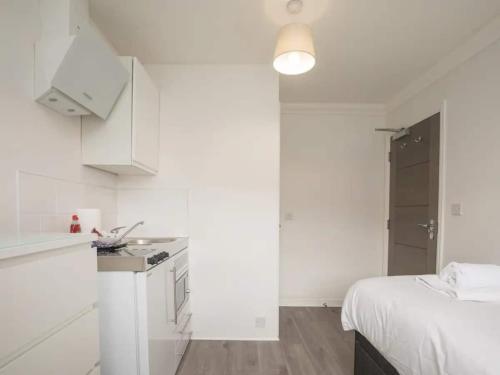 uumzkbknzjqe2lmv76az_4